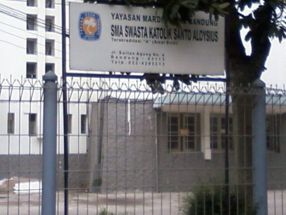 SMA Santo Aloysius 1